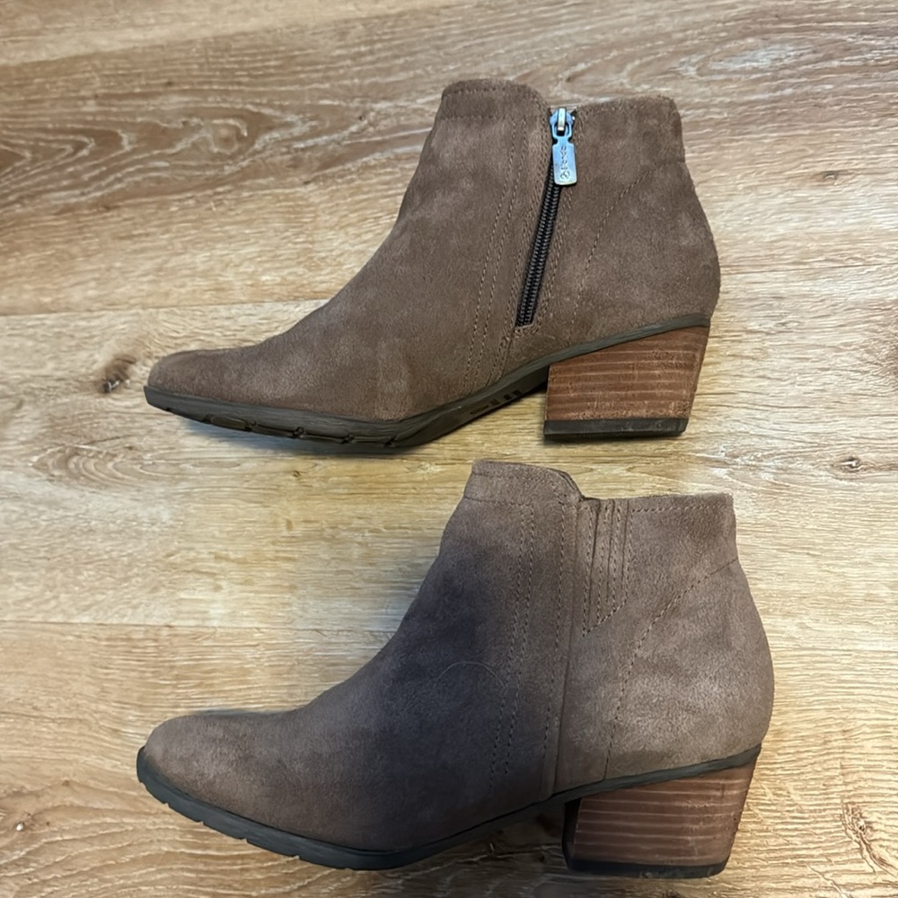 Blondo Waterproof Booties - Picture 2 of 3